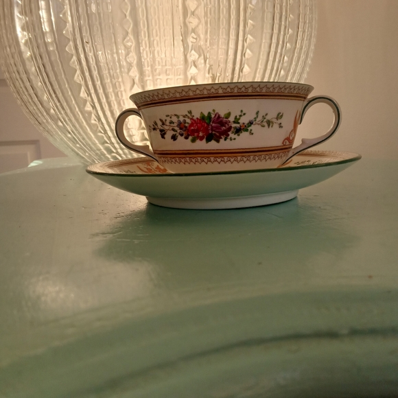 Wedgwood Columbia Double Handle Teacup and Saucer - Picture 8 of 9